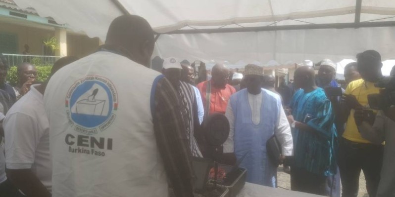 Le premier Burkinabè vivant en Côte d'Ivoire enrôlé. (DR)
