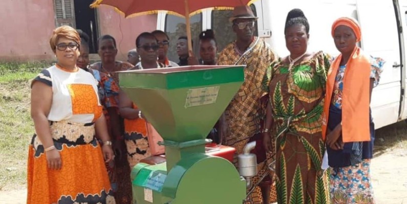La nouvelle machine offerte par la Plamfe aux femmes de Yassap A. (DR)
