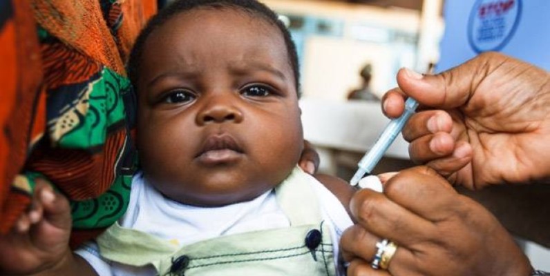Vacciner les enfants est le seul moyen d'éviter la maladie. (DR)