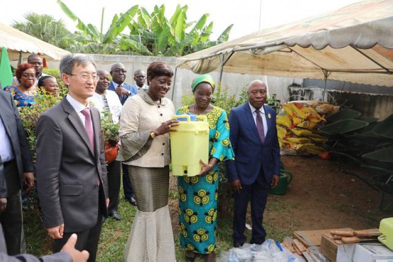 L’ambassadeur de la République Populaire de Chine et la ministre Mariatou Koné (DR)