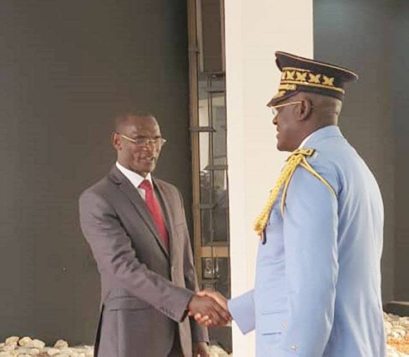 Le ministre Diomandé Vagondo recevant les vœux du Dg de police, Kouyaté Youssouf. (DGPN)