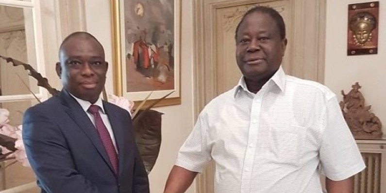 Kouadio Konan Bertin après un échange avec Henri Konan Bédié. (PDCI-RDA)