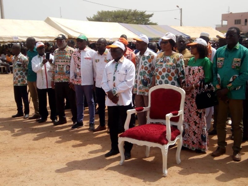 Bouaké Fofana ( au premier plan), est le porte flambeau du Rhdp dans le Worodougou