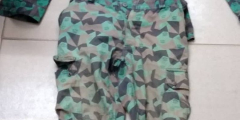 La tenue militaire offert par le sergent-chef aux braqueurs