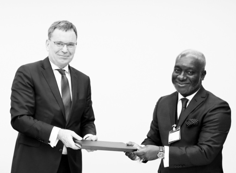 Dr. Thomas Duve (Director for Regional Funds - KFW) et Félix Bikpo (AGF CEO). (DR)