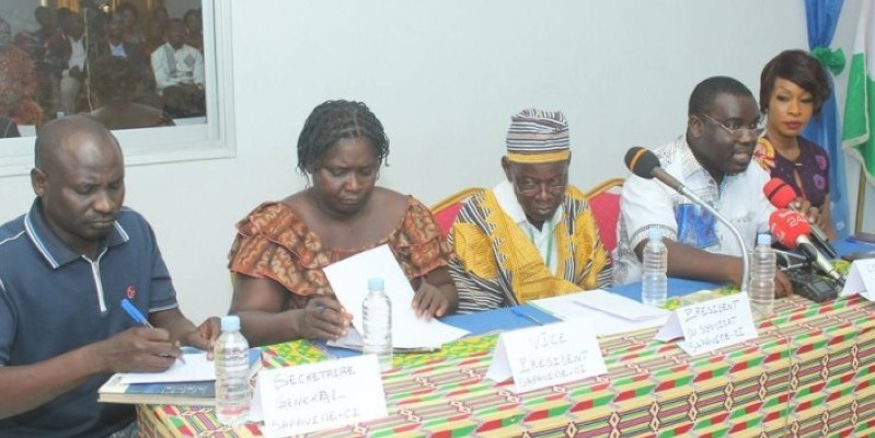Joseph Dindji, commissaire général (2e à partir de la droite), s’est félicité de la tenue de la foire agricole commerciale de Côte d’Ivoire. (Dr)