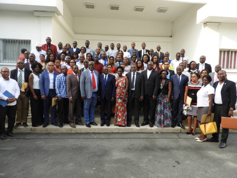 Photo de famille  auditeurs et responsables de la Chambre de commerce et d’industrie. (Dr)