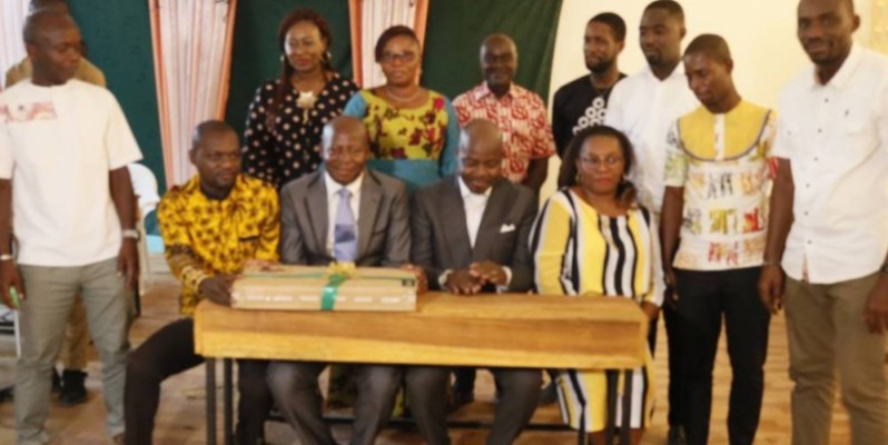 Photo de famille de recption d'échantillon (Jean Bavane Kouika)