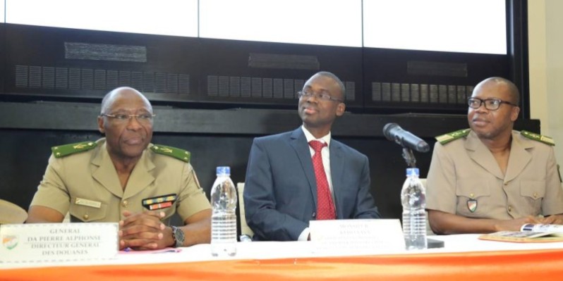 Kého Yaya (au centre), directeur de cabinet adjoint du ministre auprès du Premier ministre chargé du Budget et du Portefeuille de l’État, Moussa Sanogo, a rappelé les attentes du gouvernement. (DR)