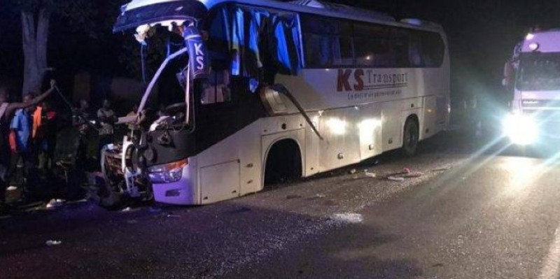 Une vue du car impliqué dans l'accident. (AIP)