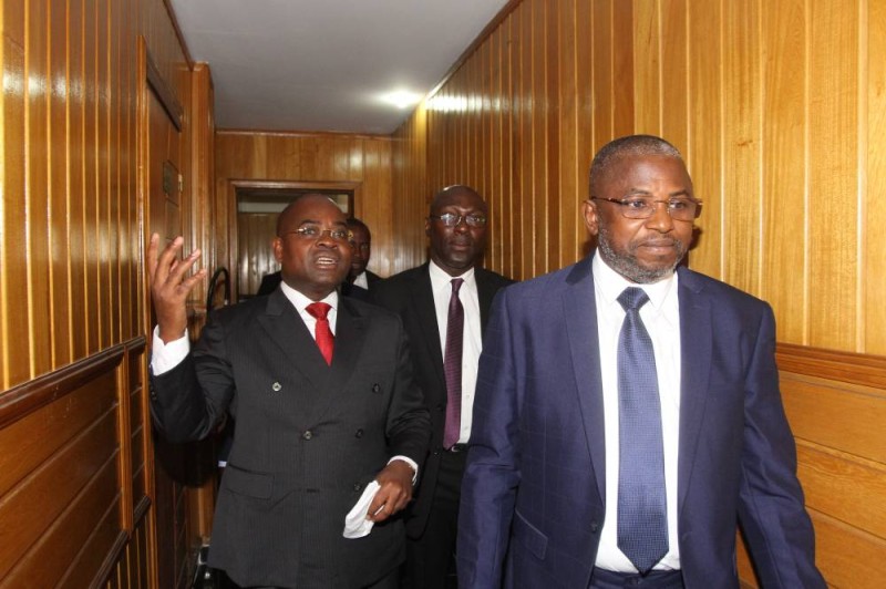 L'hôte du jour accompagné par le DDR au bureau du DG du groupe Fraternité Matin, M. Venance Konan. (Véronique Dadié)