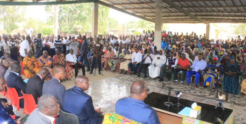 Le ministre Tchagba s'adressant à la population (DR)