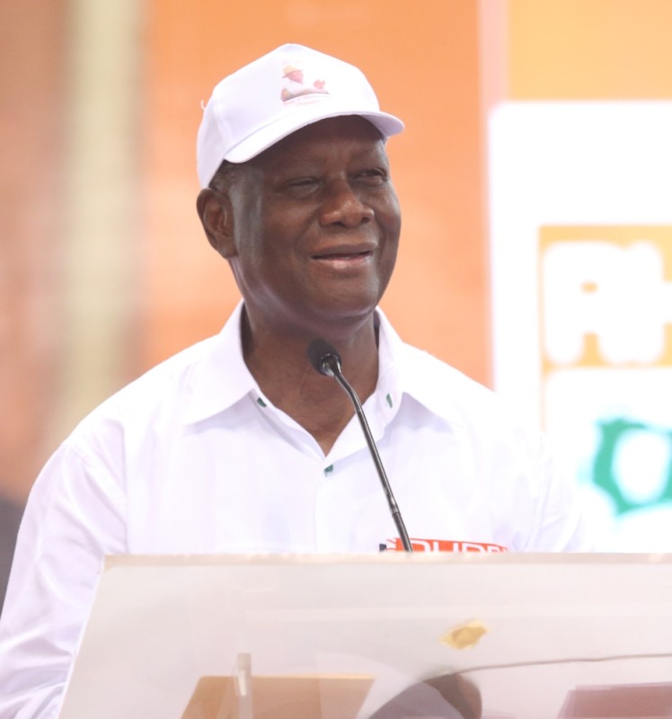 




Le président du Rhdp et les militants venus nombreux ont communié à l’occasion de cette cérémonie d’échange de vœux de nouvel an. (PHOTOS : PORO DAGNOGO)