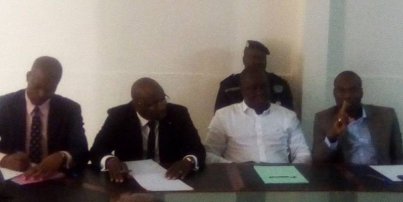 Le maire de Bingerville (Premier à droite). (DR)
