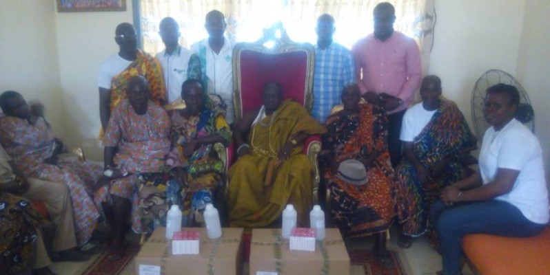 Dans la cour royale (DR)