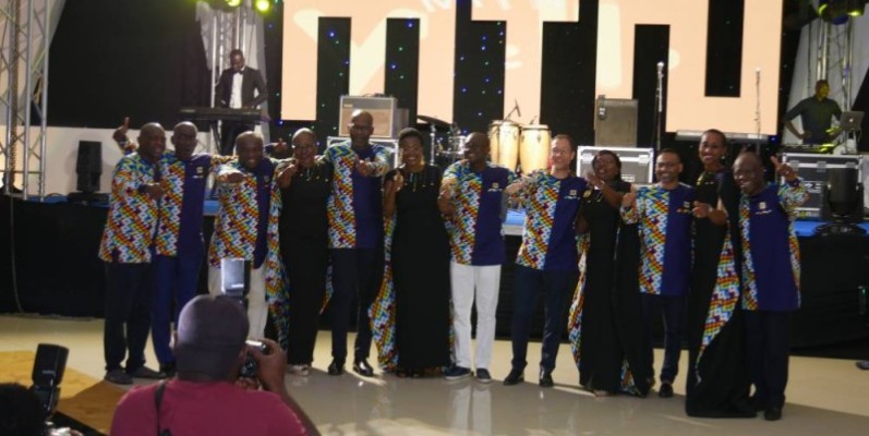 La photo de clients fidèles lors du dîner-gala. (DR)