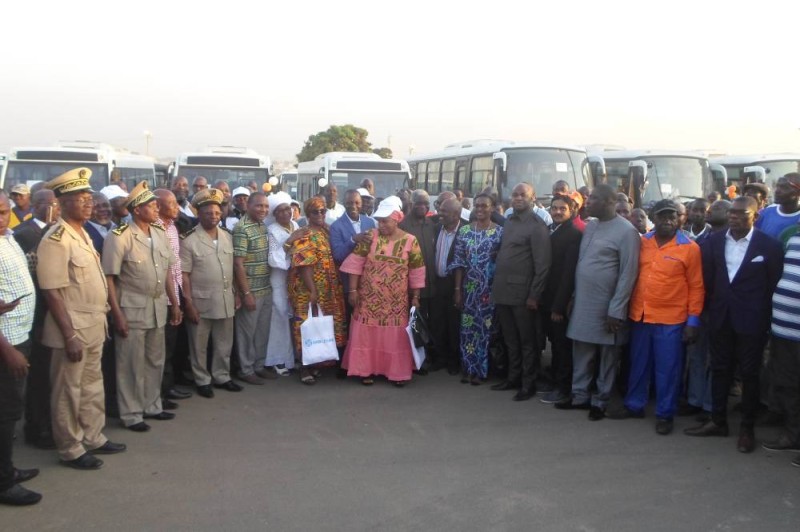 Les autorités ont remis officiellement les véhicules aux transporteurs. Ceux-ci ont exprimé leur reconnaissance au Chef de l’État, Alassane Ouattara.