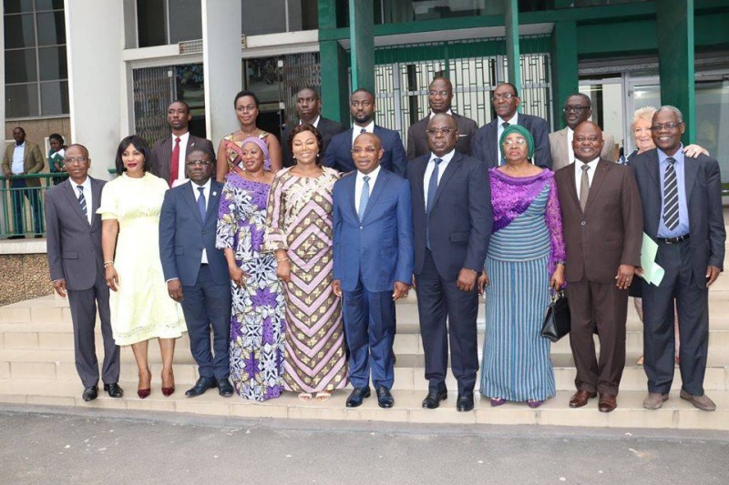 Photo de famille après la passation (DR)