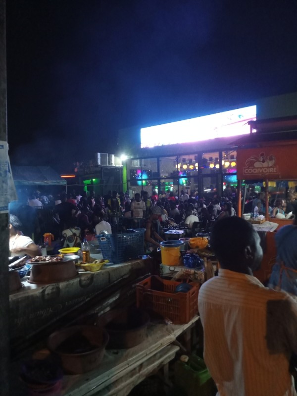 




Ambiance dans un maquis à Yopougon. (photo :DR)