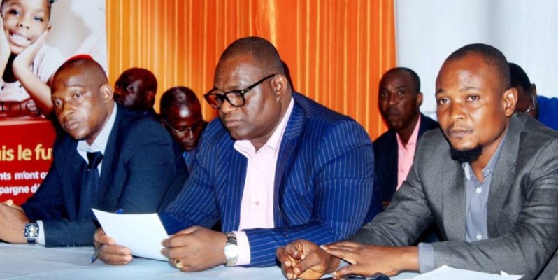 Touré Ahmed Bouah (au centre), Pdg de Sophia immobilier. (DR)