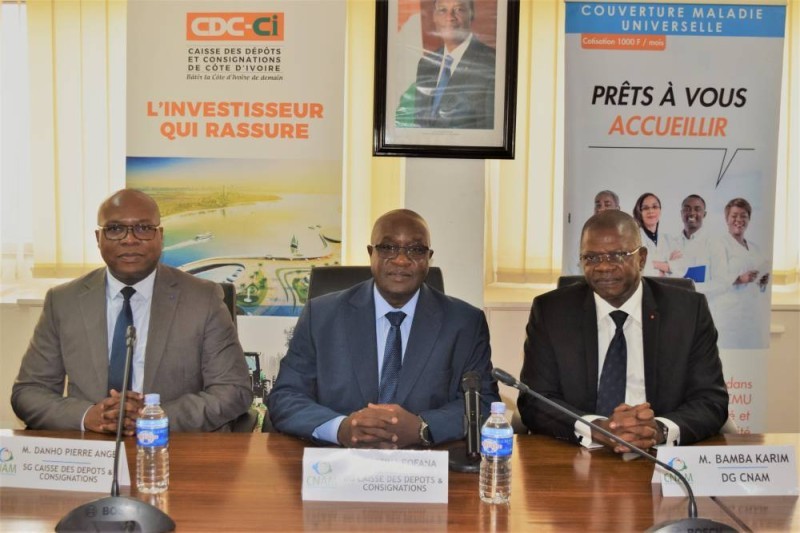 Fofana Lassina, directeur général de la Cdc-Ci (centre) et Bamba Karim, directeur général de la Cnam (gauche). (DR)