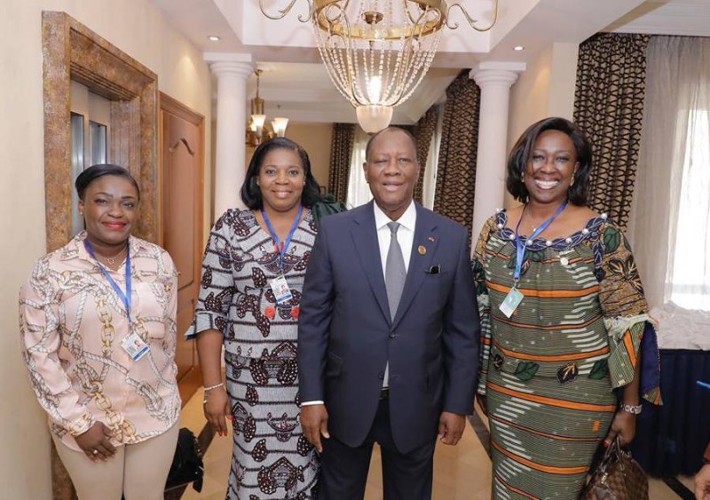Des membres du Réseau International des Femmes Leaders (RIFEL'S) autour du Chef de l'Etat (DR)