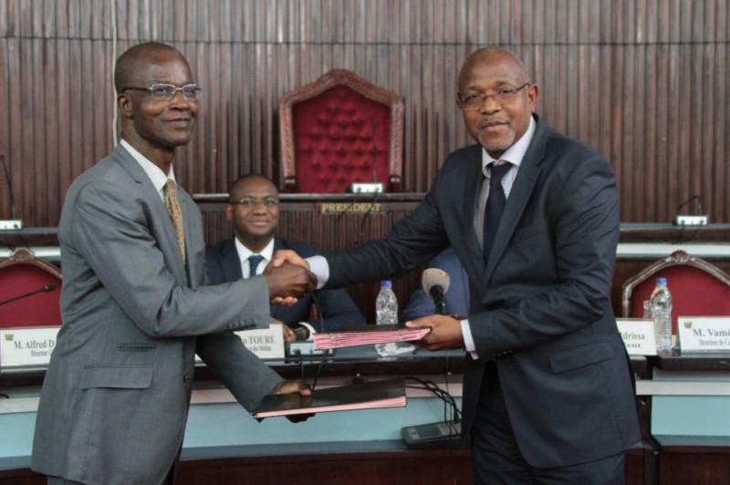 La cérémonie a été marquée par la signature d’une convention entre l’institut et l’hémicycle, matérialisant le soutien porté à ces étudiants sur 5 ans. (SEBASTIEN KOUASSI)