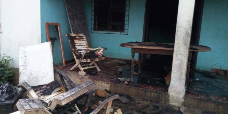 Un jeune homme a failli perde la vie dans cette habitation, le samedi 22 févier à Dabou. (DR)