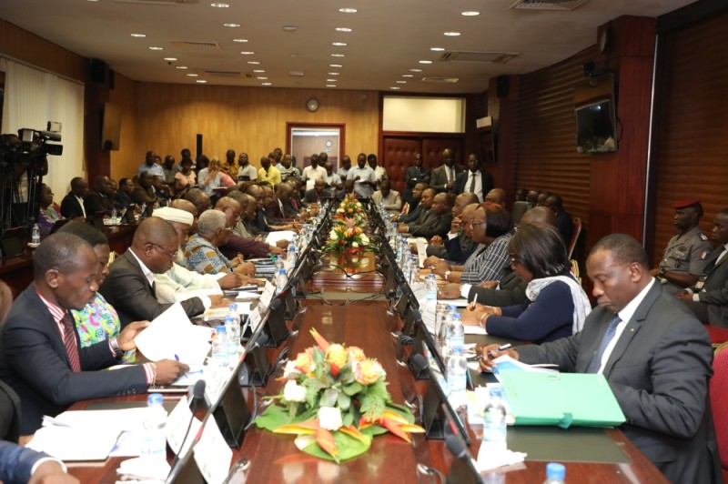 




Le dialogue politique du 5 janvier au 17 février sur le Code électoral a accouché de plusieurs accords et de recommandations visant à améliorer l’environnement électoral. (PHOTO : HONORé BOSSON) 