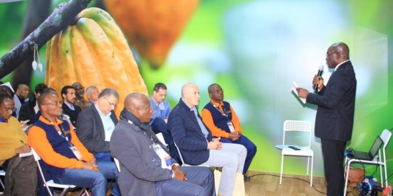 Le Dr Adama Couliblay, directeur général du Conseil coton-anacarde, exposant le potentiel du coton et de l'anacarde ivoirien. (DR)