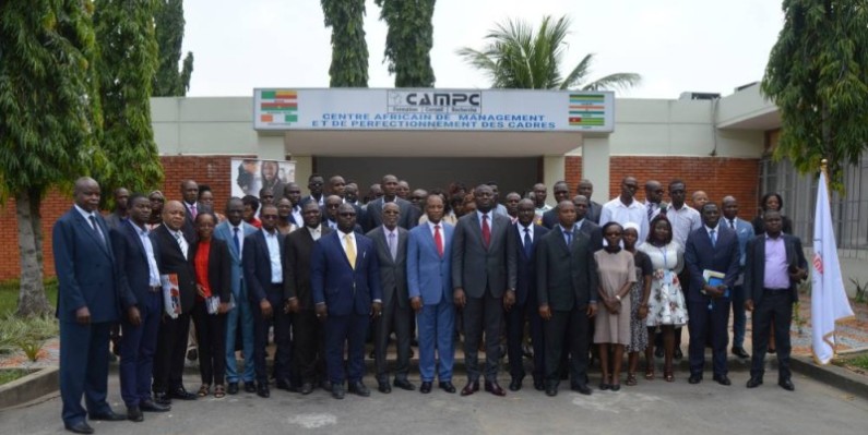 Dr Emmanuel Pinto Moreira et Dr Joseph Assi-Khaudjis (au centre) ont convenu d’organiser d’autres conférences pour appuyer la formation des auditeurs. (DR)