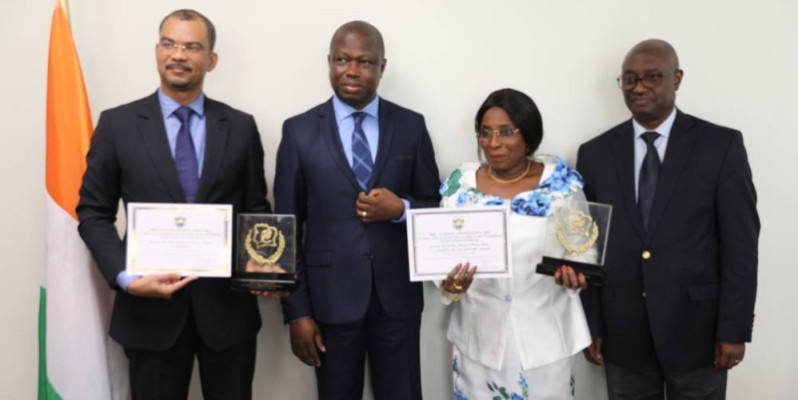Le directeur de cabinet du Mpes, Jean-Jacques Kanga, a encouragé les lauréats à viser la Palme d'or à la prochaine édition du Prix d'excellence. (DR)
