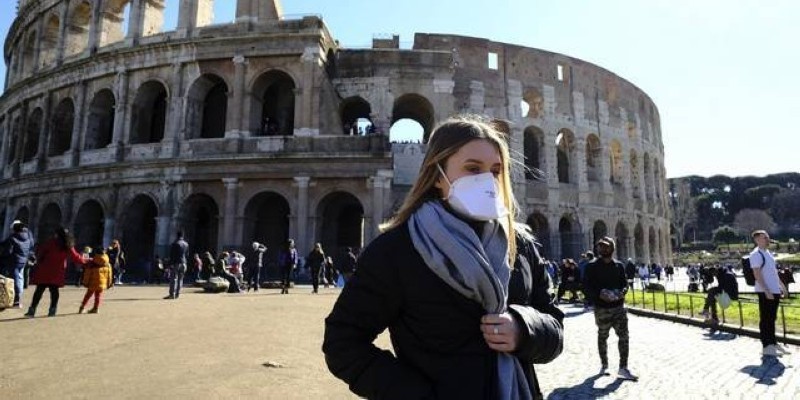  Une touriste portant un masque à Rome, en février 2020 (Ph: DR)  