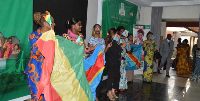 Des femmes sont venues de plusieurs pays africains pour parler de la défense de leurs droits. (DR)