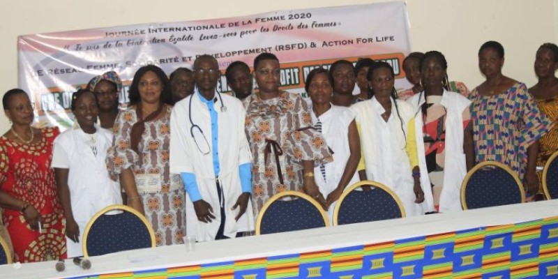 Une équipe médicale a prodigué des conseils aux femmes à la fin de l'opération. (Dr)
