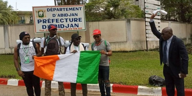 Coup d'envoi de la marche devant la préfecture d'Abidjan. (Dr)