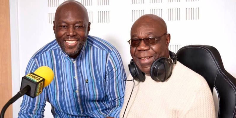 Robert Brazza et Manu Dibango sur un plateau de télé. (DR)