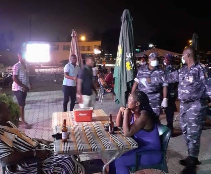 Des Ivoiriens qui ne respectent pas les mesures prises. Toute chose qui explique les patrouilles de la police (DR)