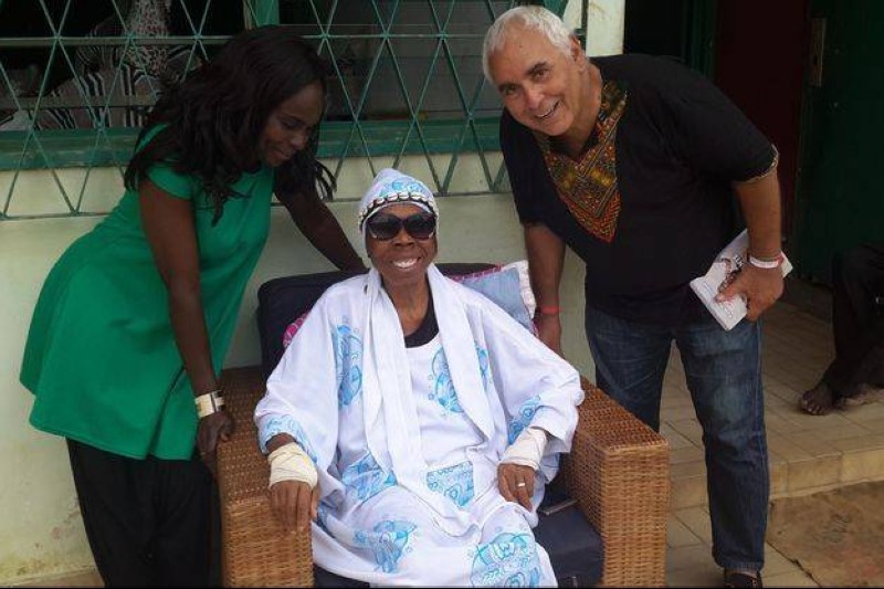 Jean-Michel Denis et son épouse Pélagie (à g.) en visite chez la chorégraphe ivoirienne Marie-Rose Guiraud à Abidjan en 2018 (DR)