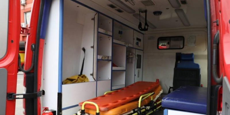 Une des ambulances présentée au chef d'état-major des armées, au cours de sa visite à la caserne de l'Indénié du Gspm. (Honoré Bosson)