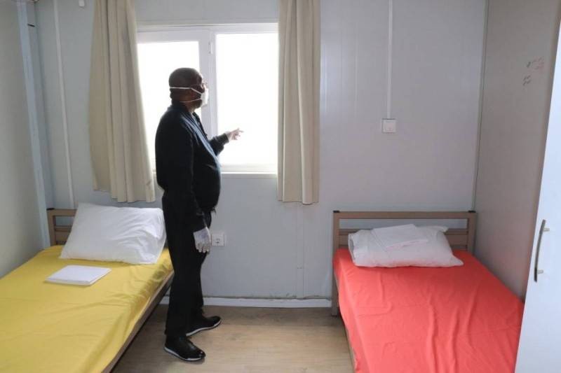 Le ministre du Tourisme et des Loisirs, Siandou Fofana, dans une chambre de l'INJS, lors de sa visite samedi (DR)