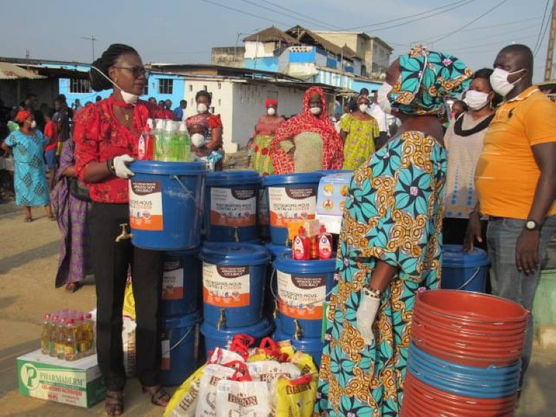 A travers ce don aux populations du quartier Colombie, les donateurs entendent contribuer à freiner le Covid-19. (DR)