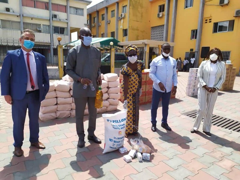 La Fondation Didier Drogba est sur le terrain pour aider les populations ivoiriennes à faire face à la crise sanitaire du Covid-19. Ph: A K