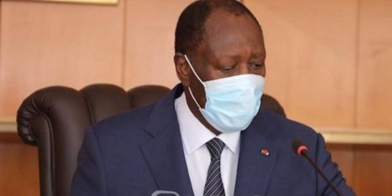 Le Président Ouattara donne l'exemple en portant un masque. (Dr)