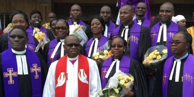 Le Bishop Baenjamin Boni et plusieurs pasteurs. (DR)