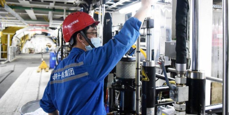 Un travailleur chinois à la tâche. (DR)