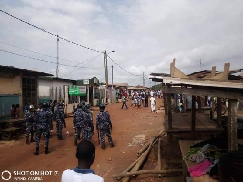 Population de Sikensi s'est heurtée ce matin à la Police déployée pour empêcher la célébration du Dipri. 