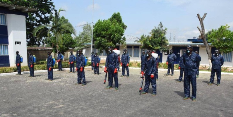 Les gendarmes formés pour la désinfection des casernes du pays.  