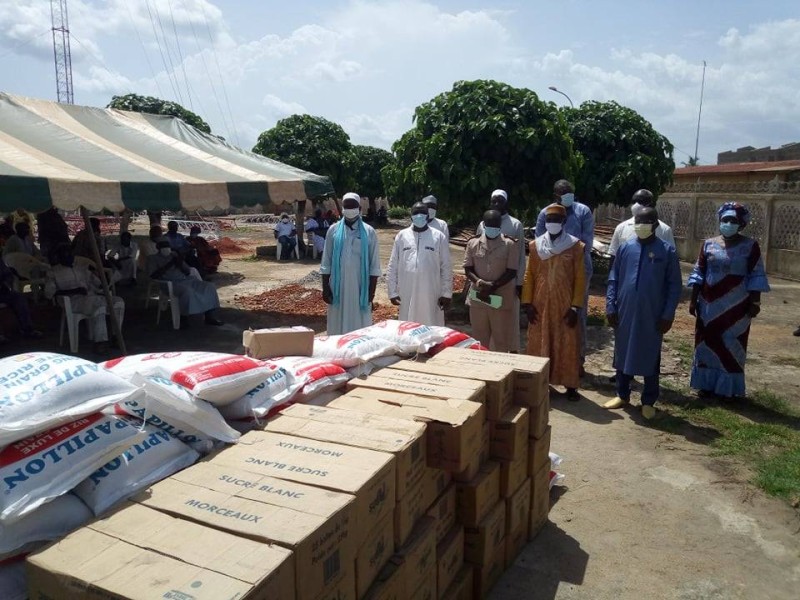 Le conseil régional avec à sa tête Dimba N’Gou Pierre vient d’offrir 10 tonnes de sucre et 10 tonnes de riz à la communauté musulmane (DR)