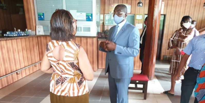 Félix Anoblé s’est rendu dans les locaux de plusieurs Pme, comme on le voit ici au Maquis Du Val pour s’enquérir de leurs difficultés causées par la crise sanitaire. (Dr)